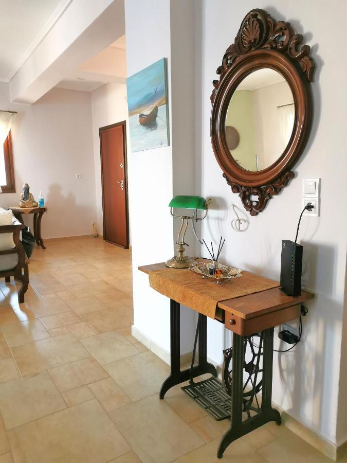 Athevillas Antonis Mina Luaran gambar