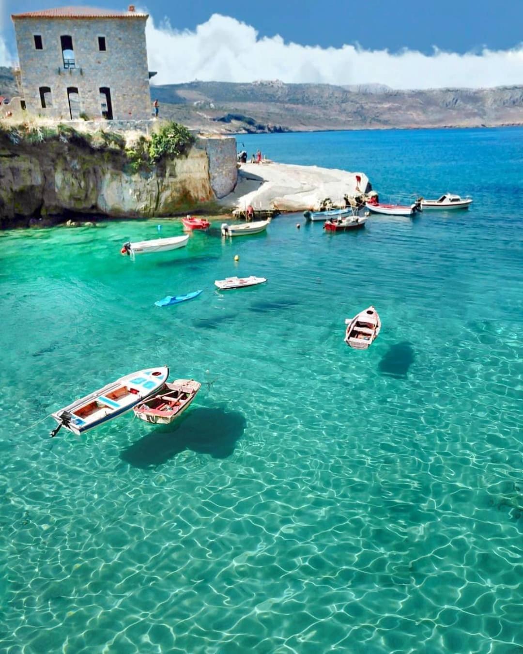 Athevillas Antonis Mina Luaran gambar