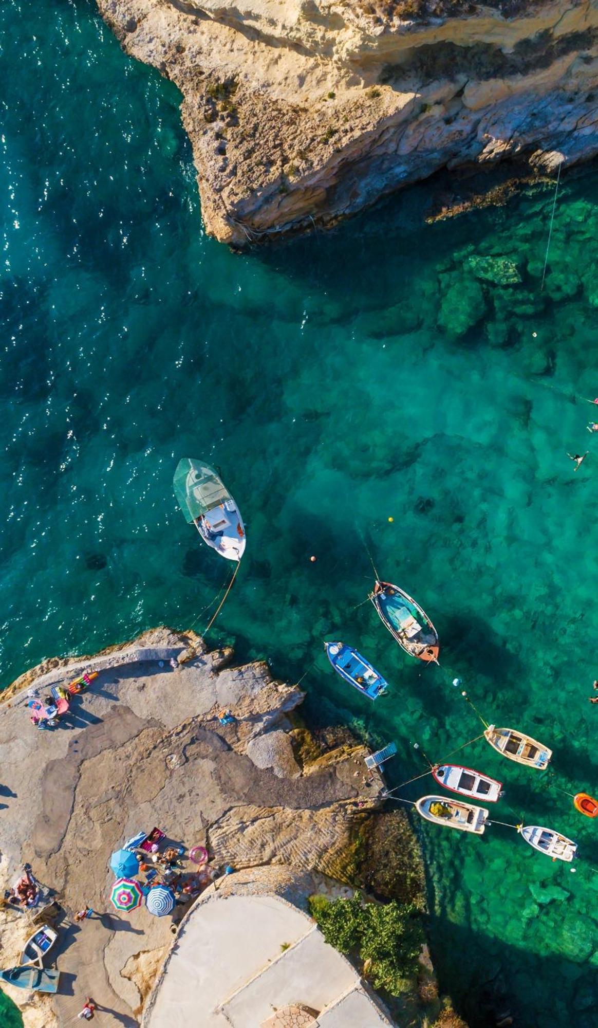 Athevillas Antonis Mina Luaran gambar