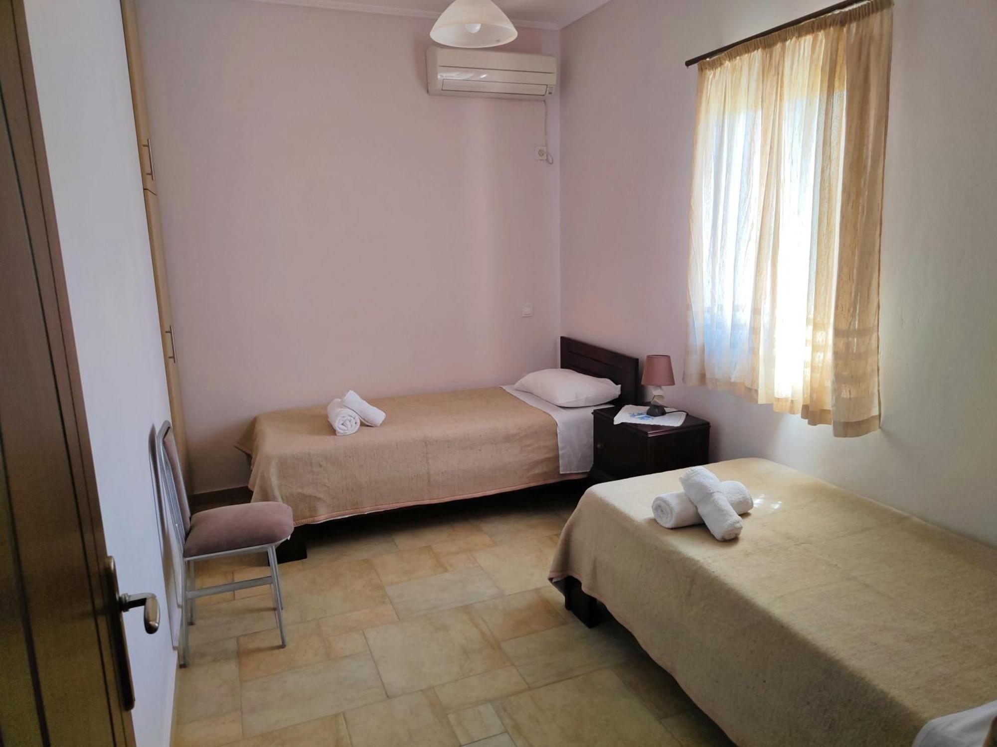 Athevillas Antonis Mina Luaran gambar