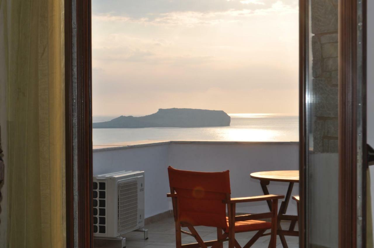 Athevillas Antonis Mina Luaran gambar
