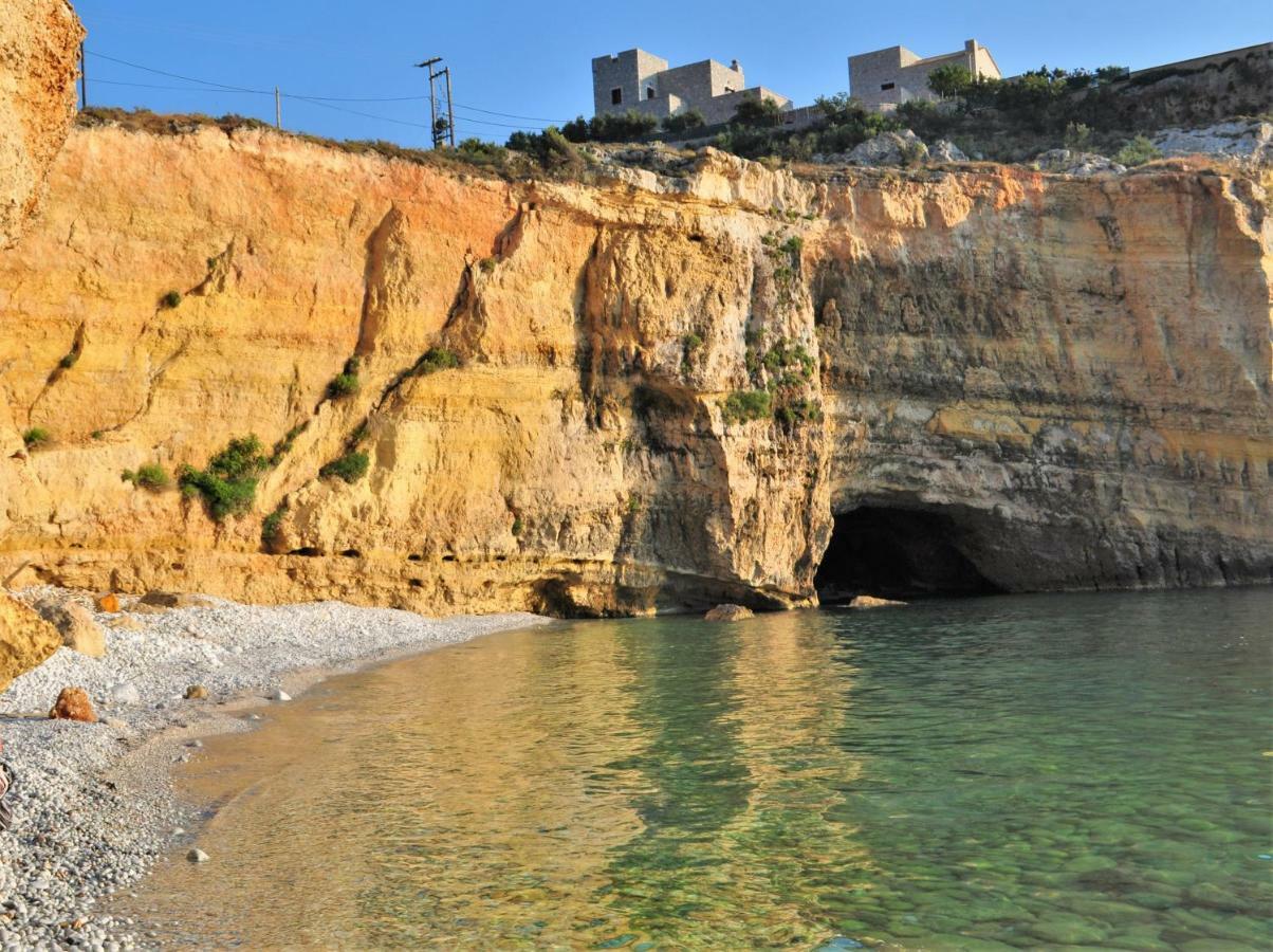 Athevillas Antonis Mina Luaran gambar